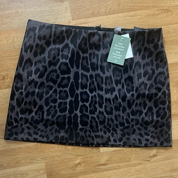 Leopard Print Mini Skirt 12 - Picture 3 of 4